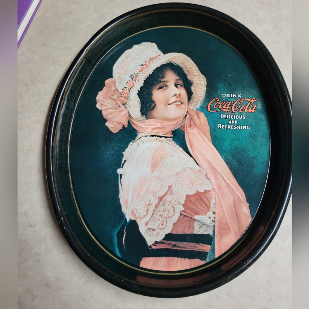 Vintage 1972 coca cola serving tray! Front is almost perfect